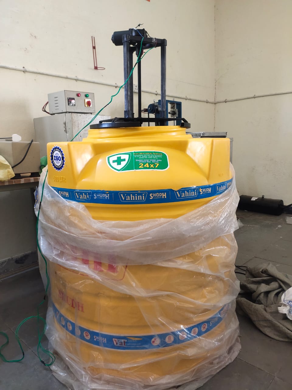 Design and Fabrication of Automated Water Tank Cleaner